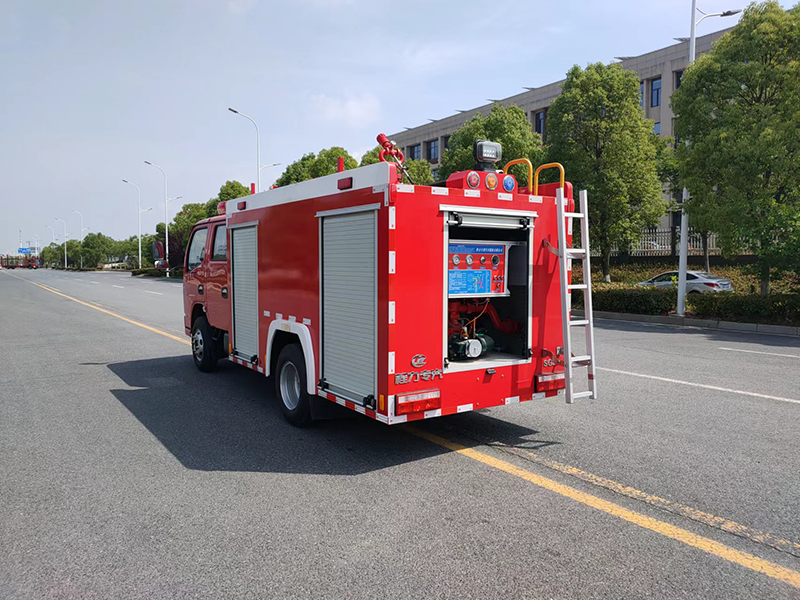 東風2噸水罐消防車